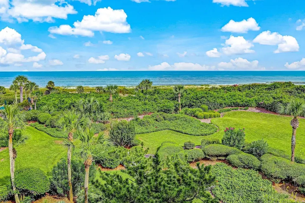 Oceanfront Condo With Large Balcony, Pool, Central AC & Views