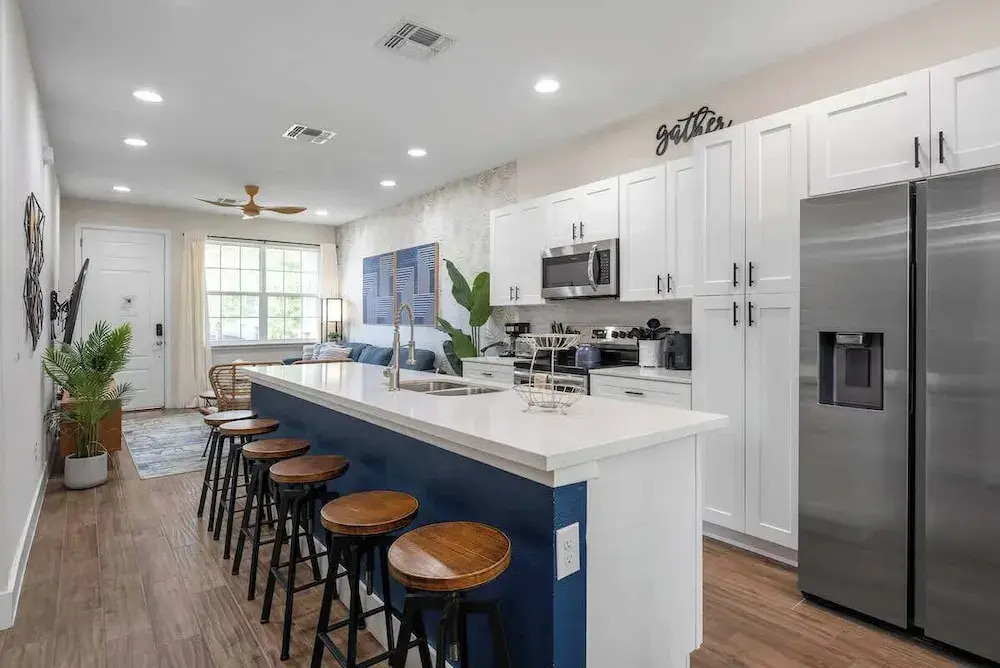 Beautiful 4BR Home w/ Modern Design