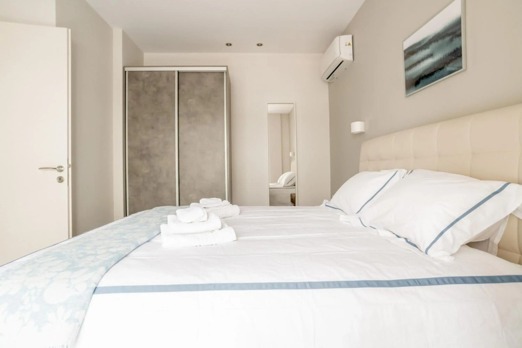 A14 Sunny & chic 2R apartment near Plaka & Parthenon