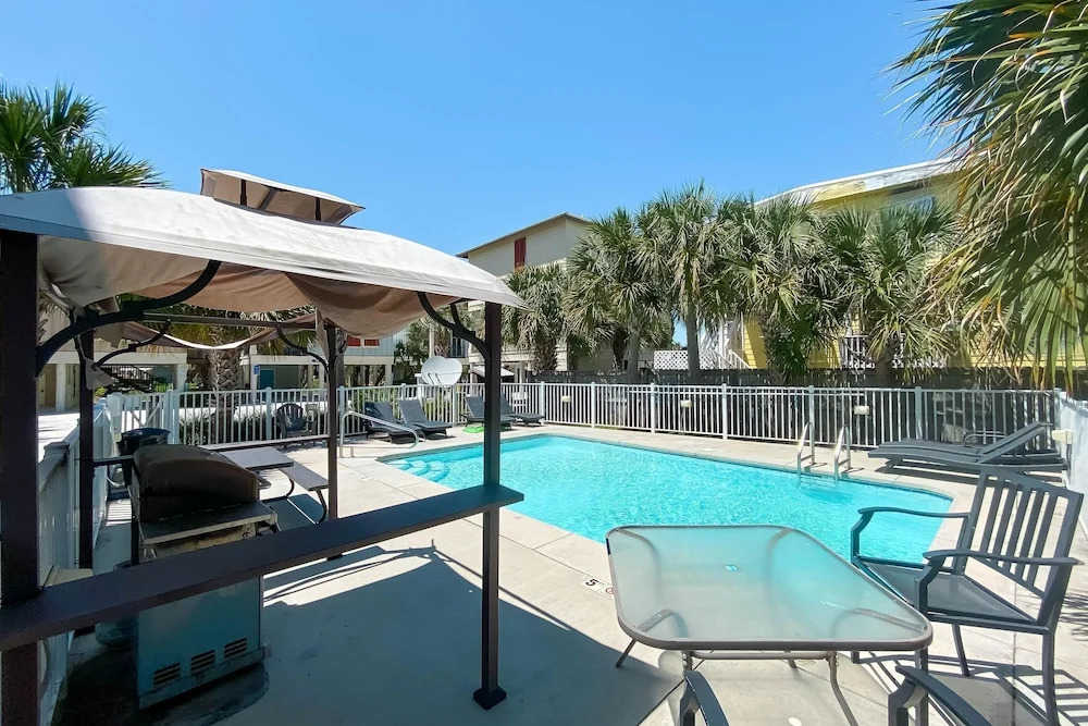 Romeo Beach Cottage 6