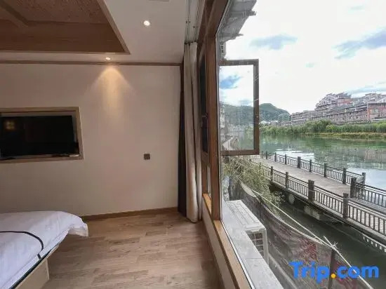 Yuelai River View Homestay