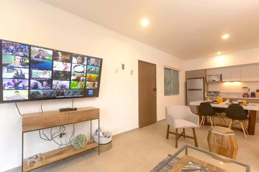 One Bedroom, Great Location, Large Roof Pool With Beautiful Views, Gym
