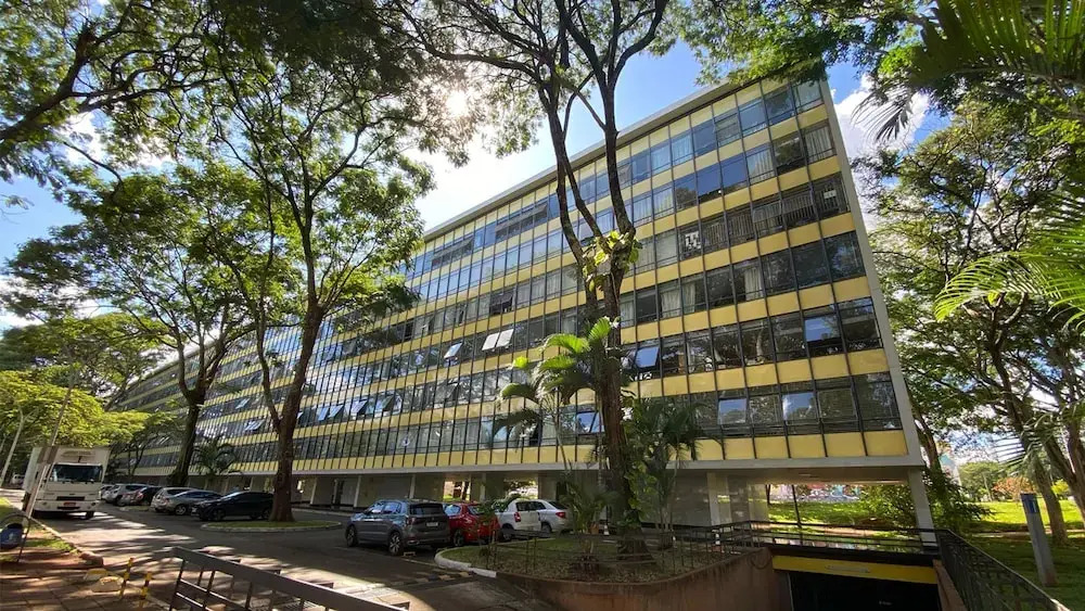 Apto com boa Localiza o Garagem e Ar-condicionado