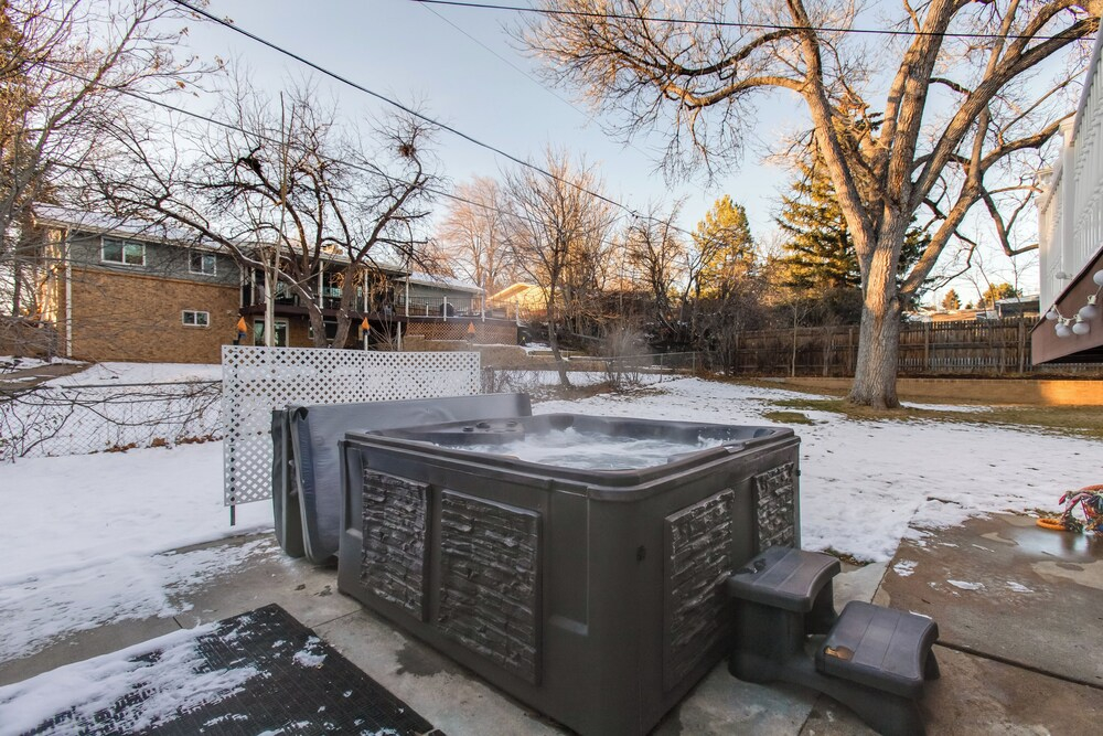 Work & Play Near Old Town Arvada: Pets Welcome!