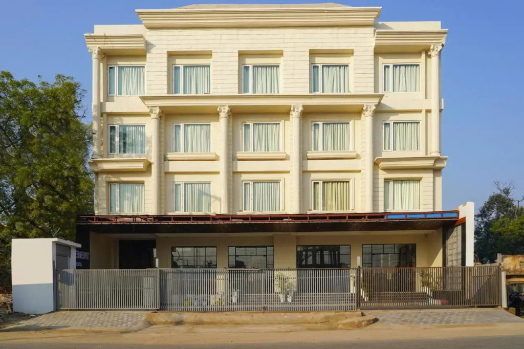 Hotel Four Element
