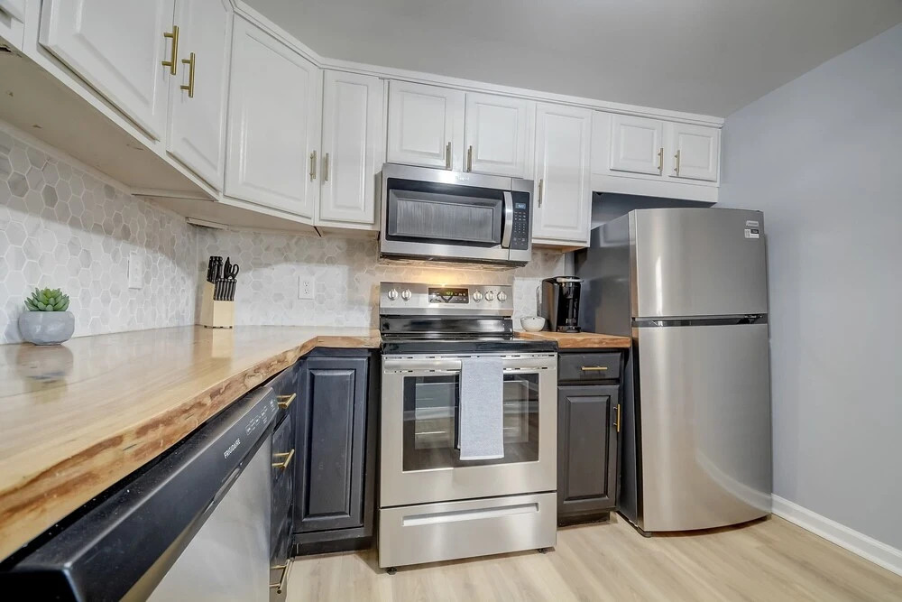 Frontdesk 2 BR House Near Cardinal Stadium