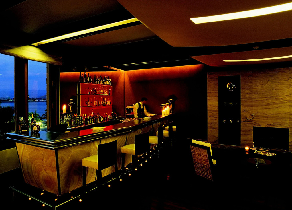 Amphitryon Hotel