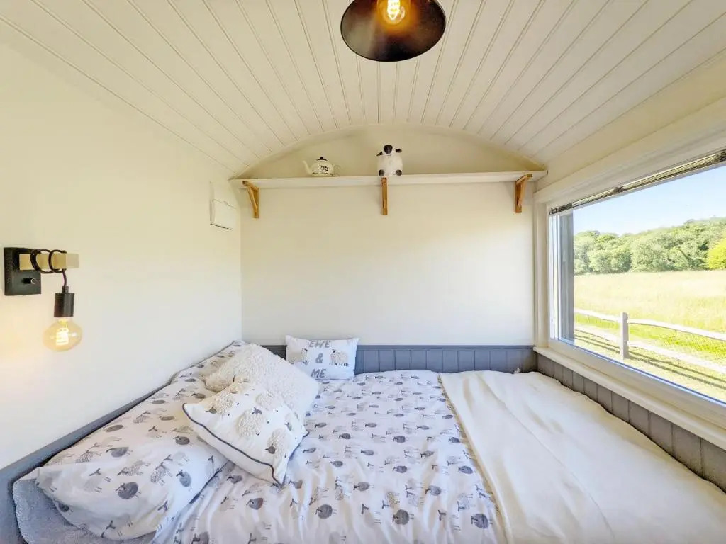 Crabden Shepherd Hut - Blendworth