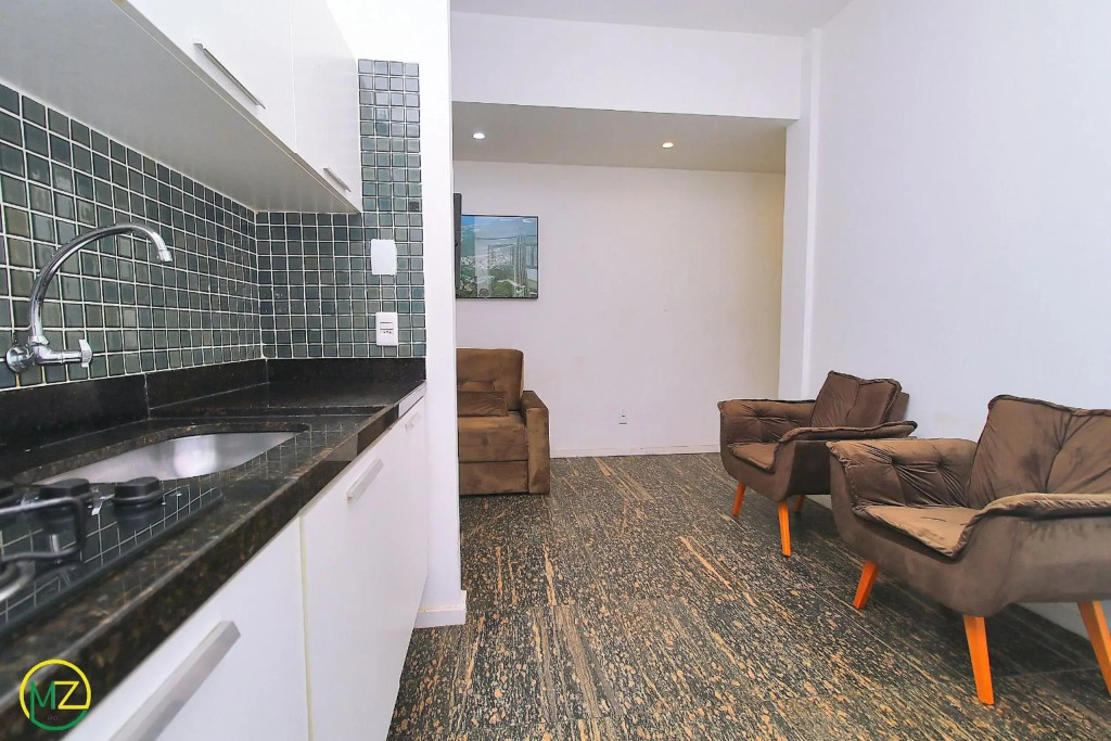 Sala e quarto com 2 banheiros para 5 pessoas em Copacabana!