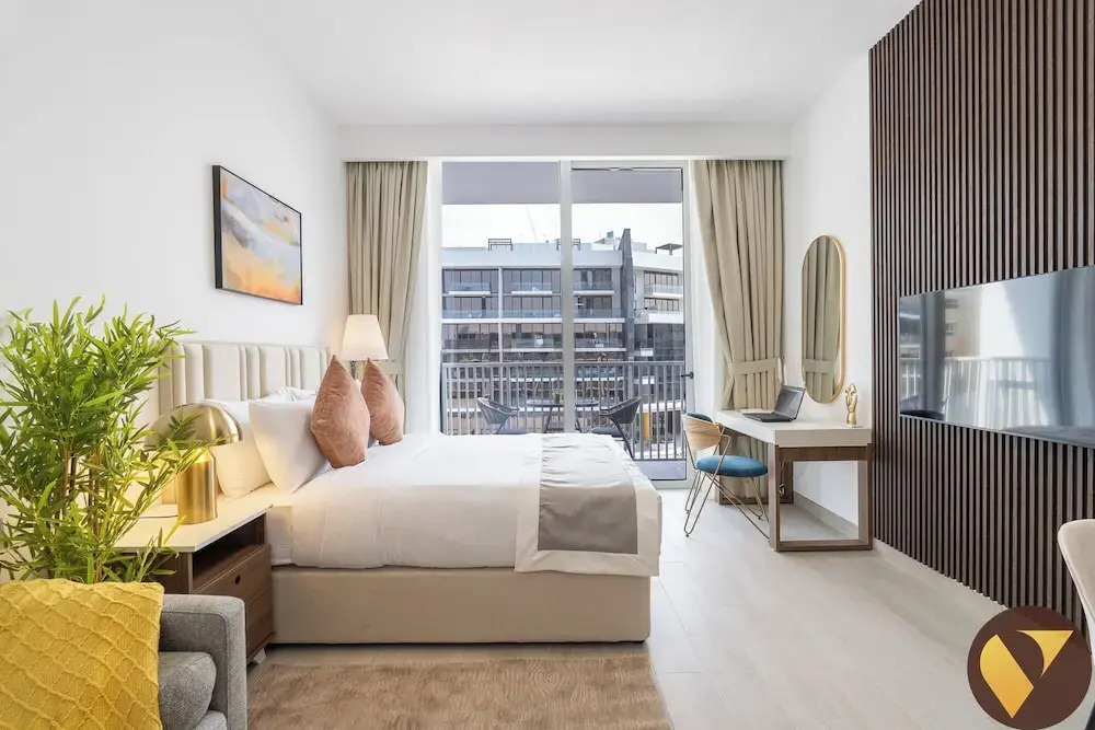 Vogue Vacation Homes, JVC Luma22 near Circle Mall, Studio Apartment with Balcony and Vibrant Community View, Access to all amenities