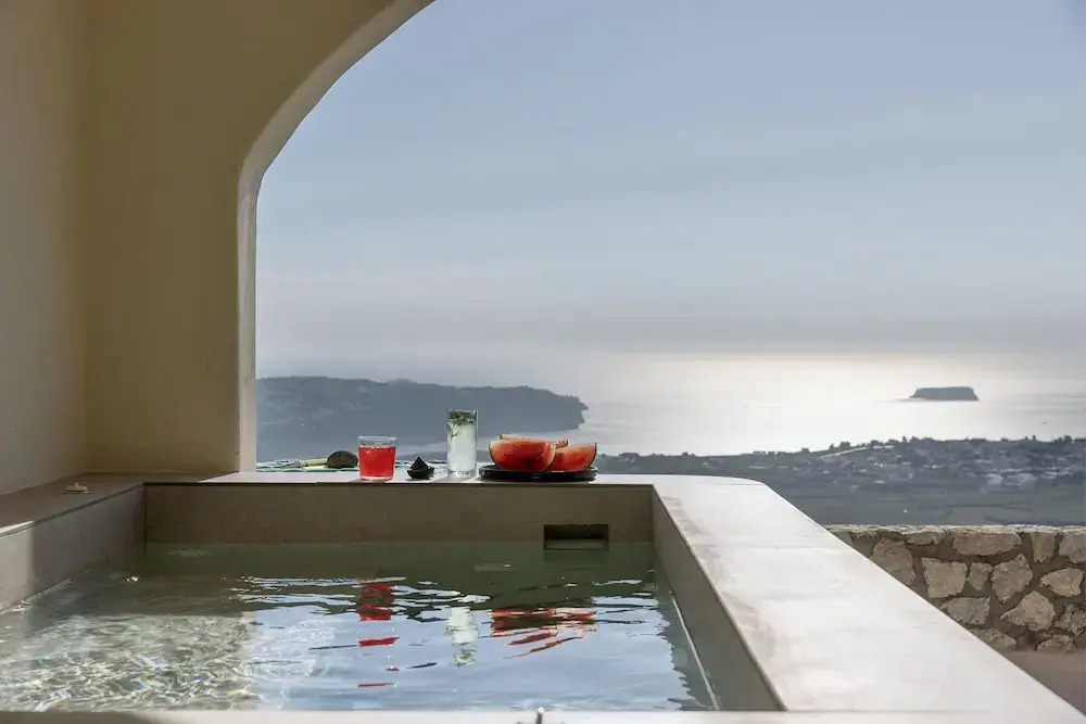 One bdr Apartment for 4-sea View-hot Tub-parking