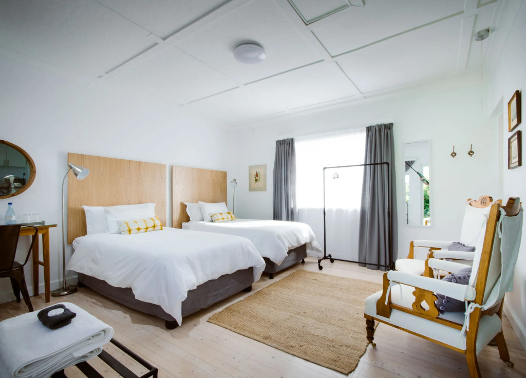Whispering Oaks Guest House