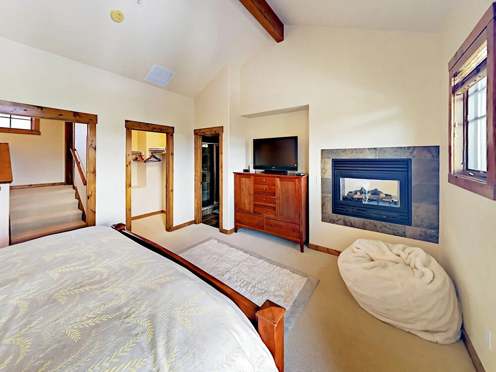 965 Bear Trail Townhouse 3 Bedrooms 3.5 Bathrooms Townhouse
