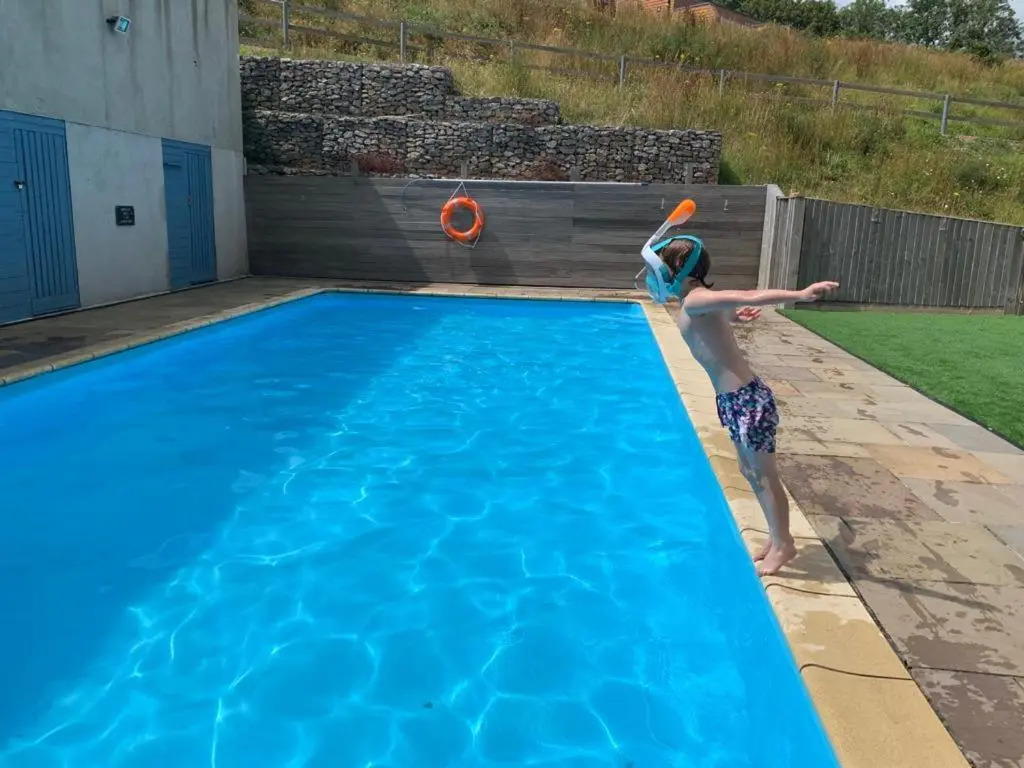 Avocet 2 Luxury Apartment with Pool and Parking