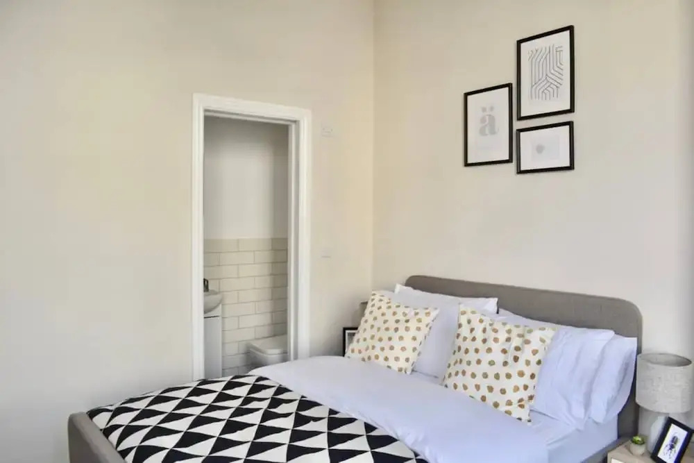Spacious 4 Bedroom Flat in Central Brighton