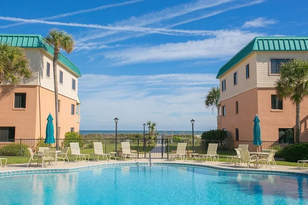 SEA Haven 520 [2/2.5] Free Activities! & Oceanfront Wifi Pool