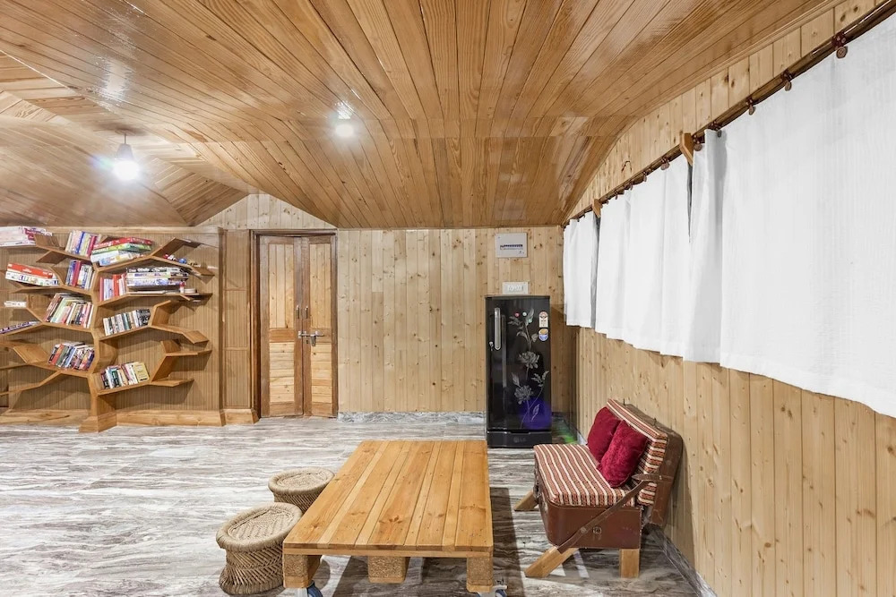 GuestHouser 1 BR Bed & Breakfast 83ac