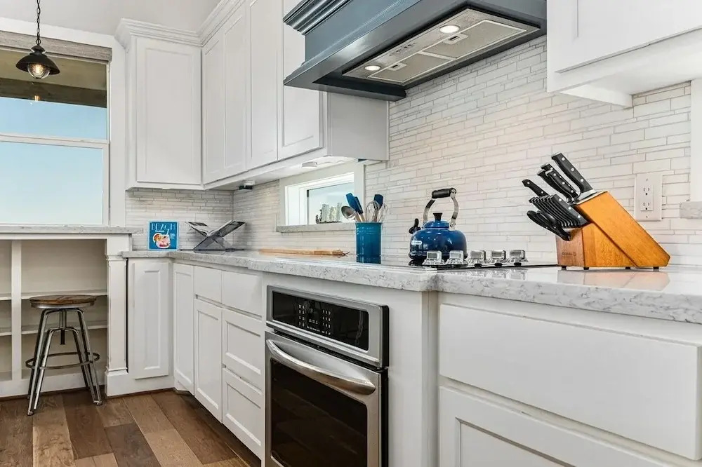 Deja Blue 5 Bedroom Home by RedAwning