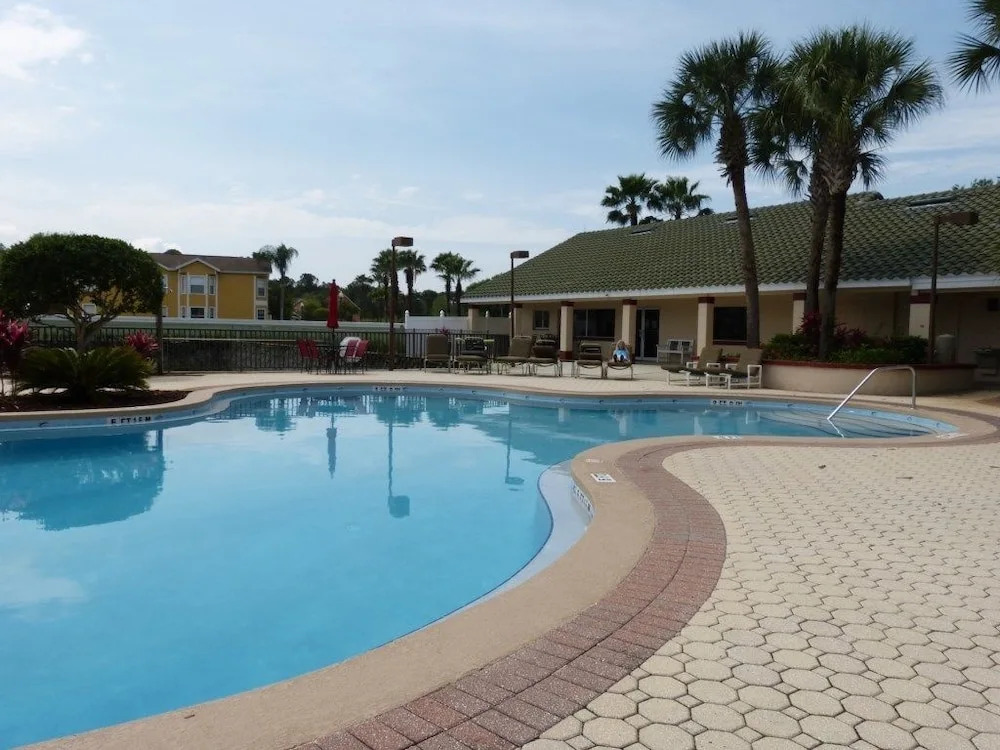 3163 Tamarind Circle,