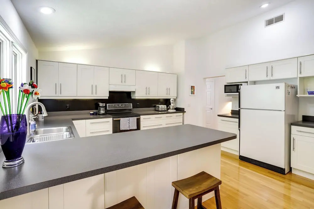 Modern & Spacious Home - 6 Mi to Dtwn South Bend