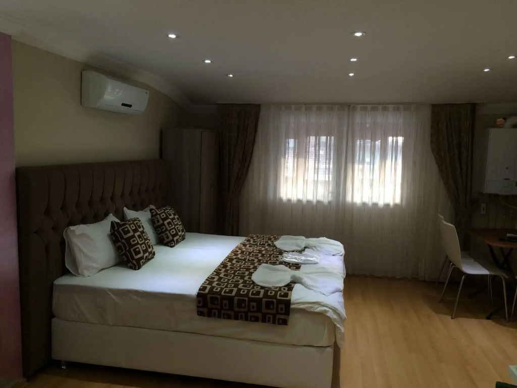 Black Bird Suite Hotel