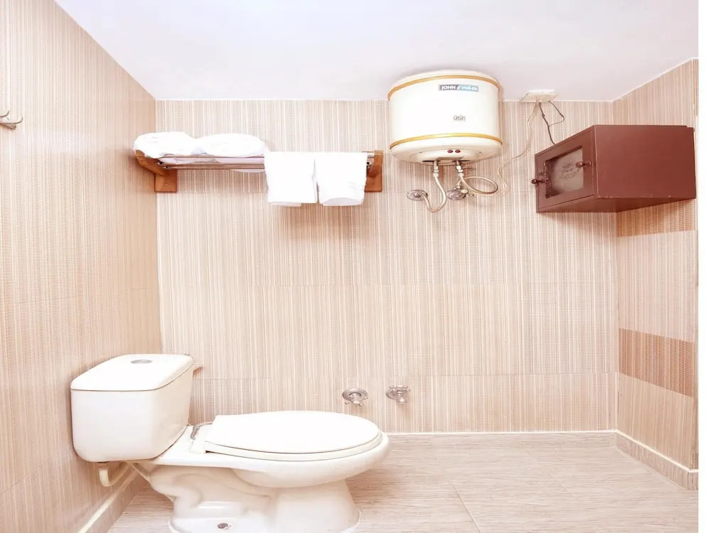OYO 13877 Hotel Le Bon Ton