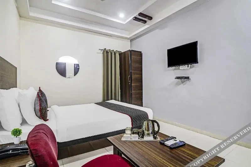 FabHotel White House Leo