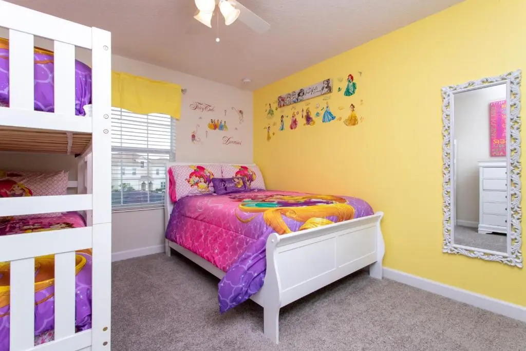 Stunning Four Bedroom w Screened Pool Close to Disney 1559
