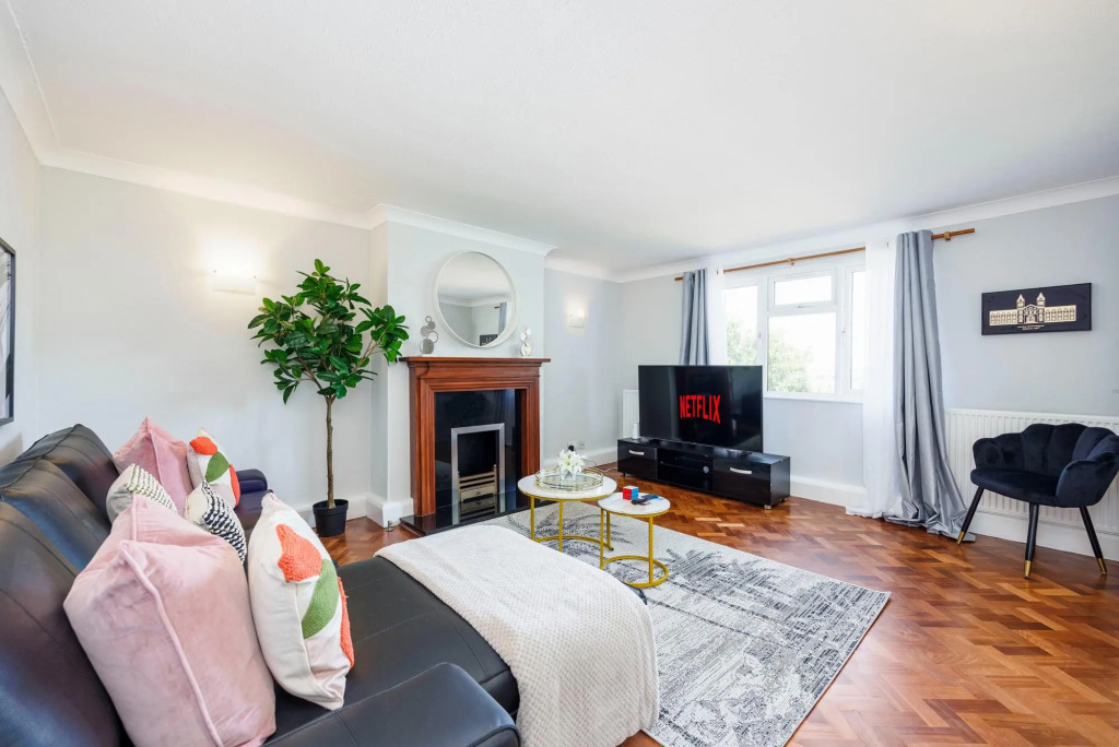 Convenient and Stylish 2-Bed Apartment in Croydon