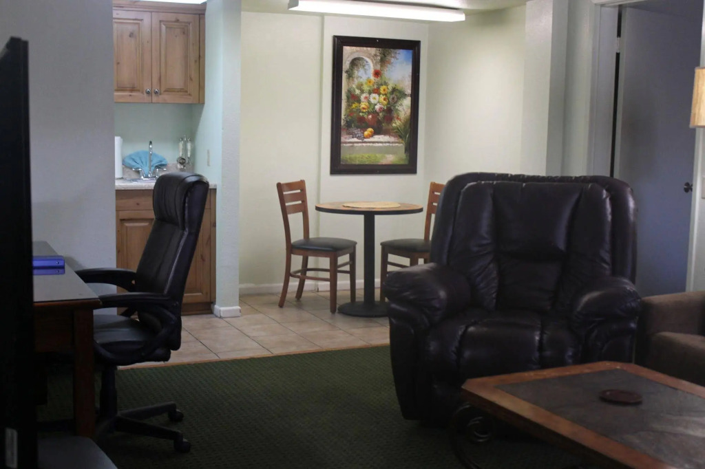 OCairns Inn and Suites