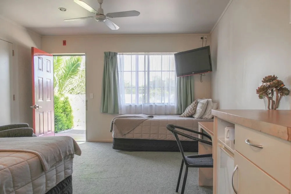BKs Palm Court Motor Lodge