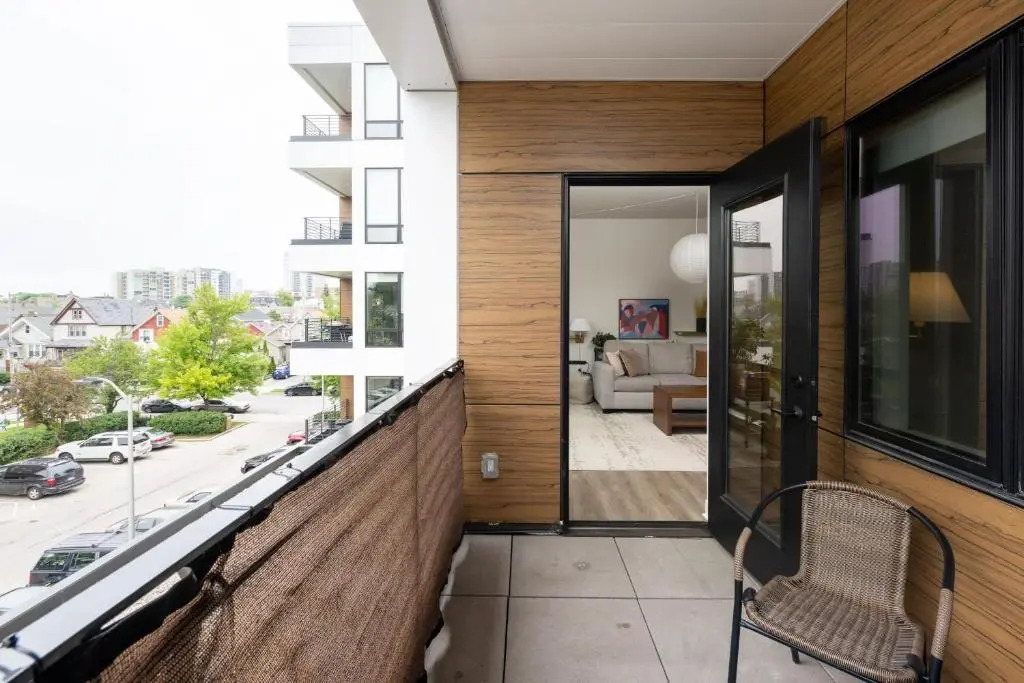 Flexhome East Side 1BR E3 - Brady St Balcony Lounge