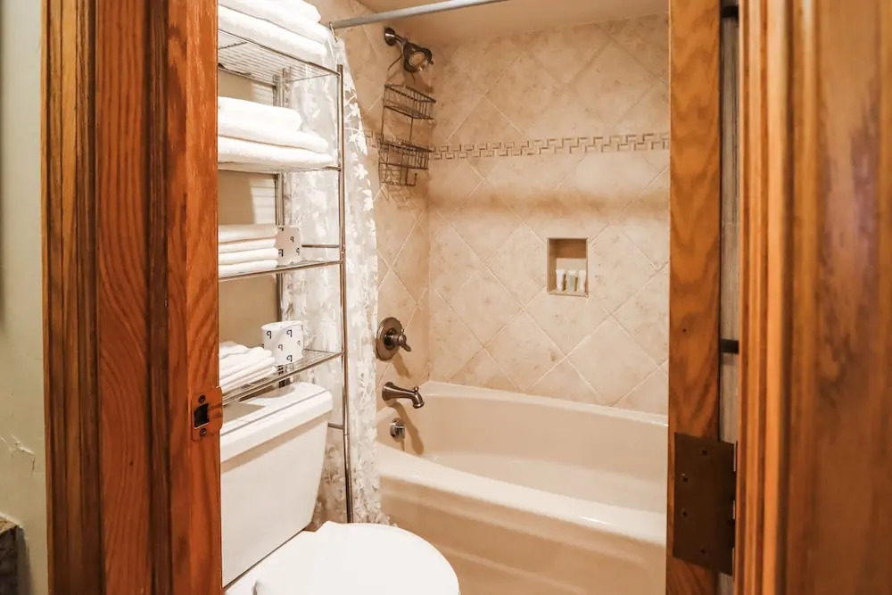 New Ski In/ski out Studio Onsite Amenities!