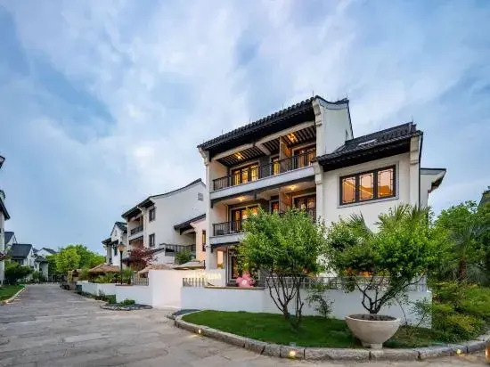 Joyful Lushi Hot Spring Resort