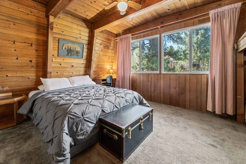 The Grizzly Grotto - Gorgeous Gambrel With Gaming Consoles And Fast Wifi! 3 Bedroom Cabin