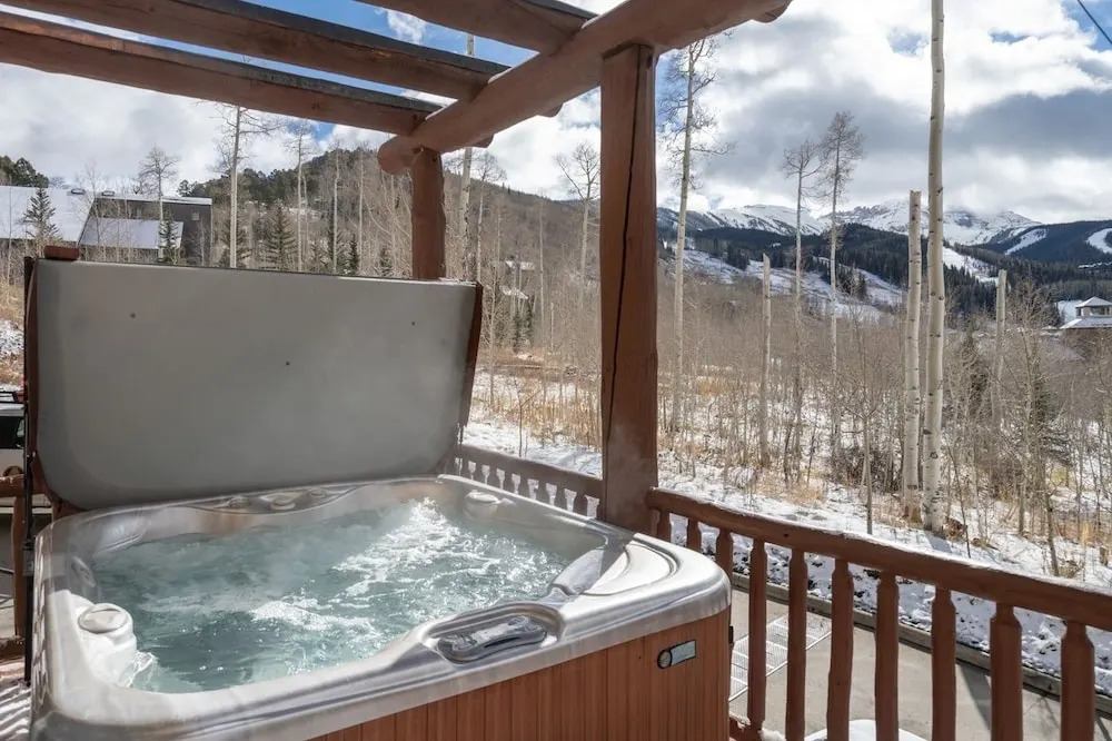 Mountain Village Panoramic Views, Hot Tub, Fireplace townhouse
