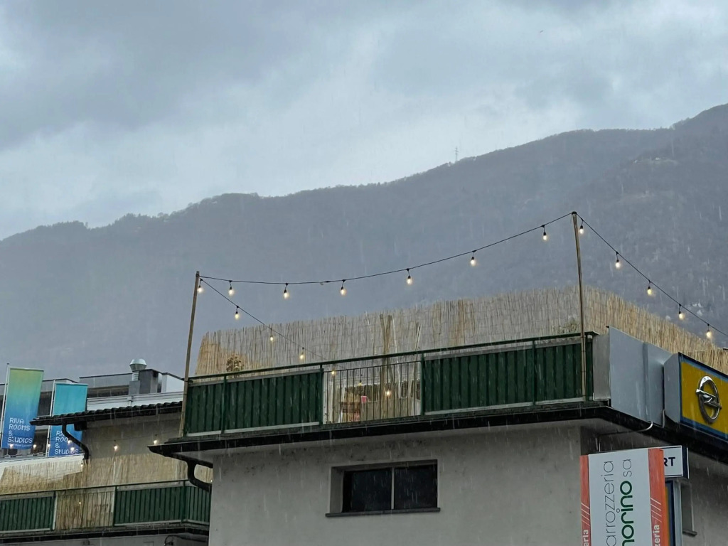 Appartamento con terrazza a due minuti dal lago