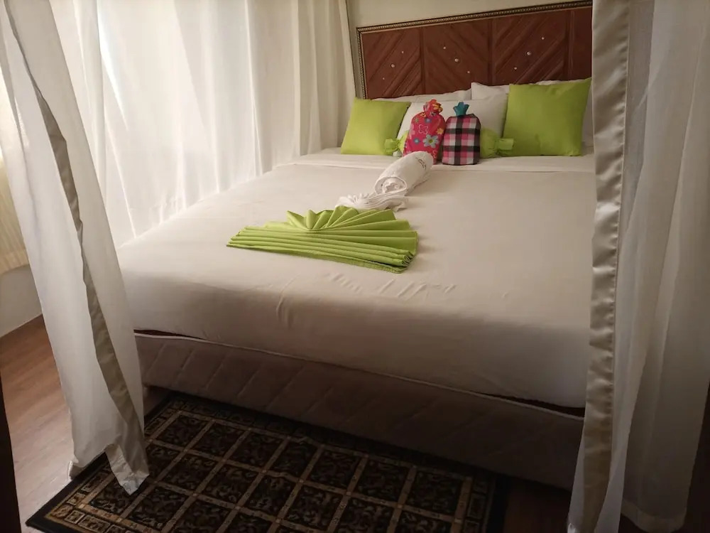 Sunshine Hotel