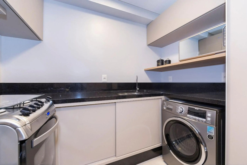 Adra 205 - Apartamento no centro de Bombinhas - Rooftop com piscina e academia - À poucos metros da praia