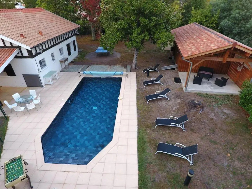 Villa spacieuse à Sainte-Eulalie-en-Born, terrasse, piscine privée