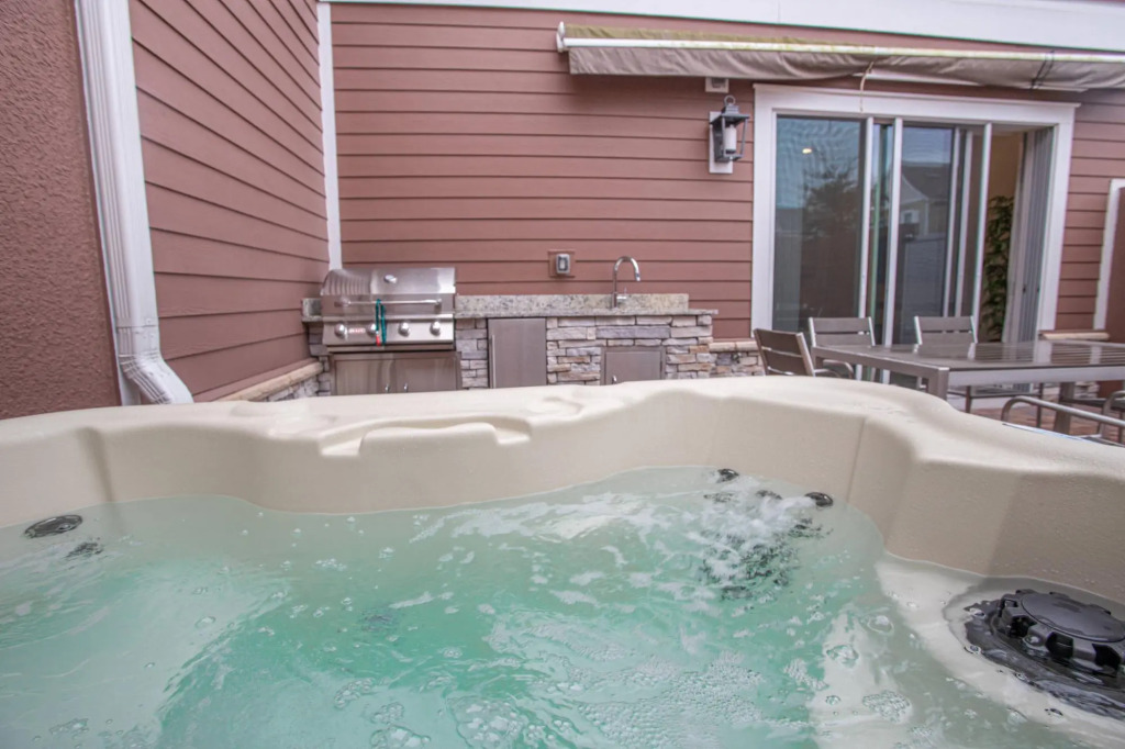 Moradda Disney 5 En-Suite House with Hot Tub 2633