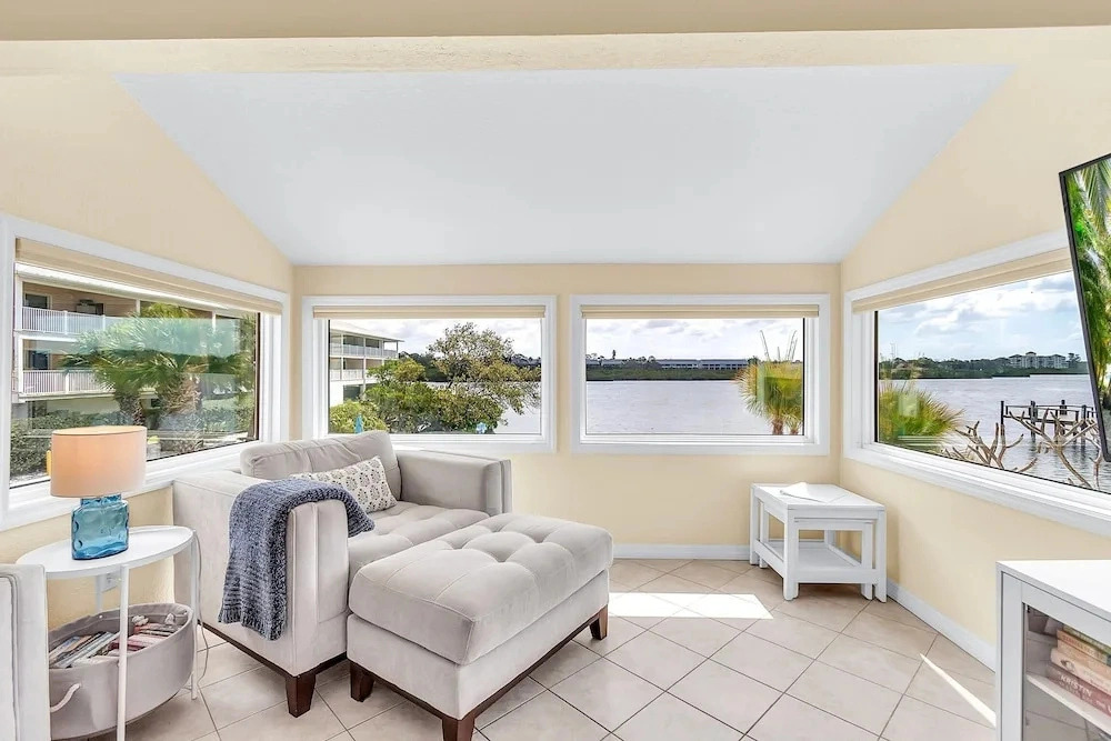 Bayview Villas 101
