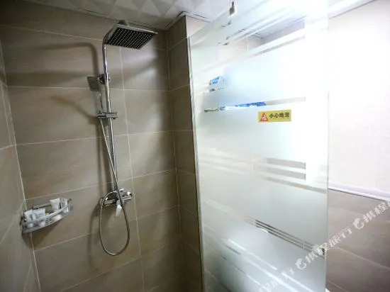 Lishui Jinyun Tiangang Famous City Hotel(缙云天港名都大酒店)