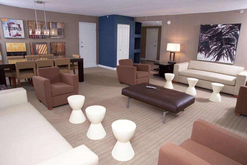 DoubleTree by Hilton St. Louis at Westport