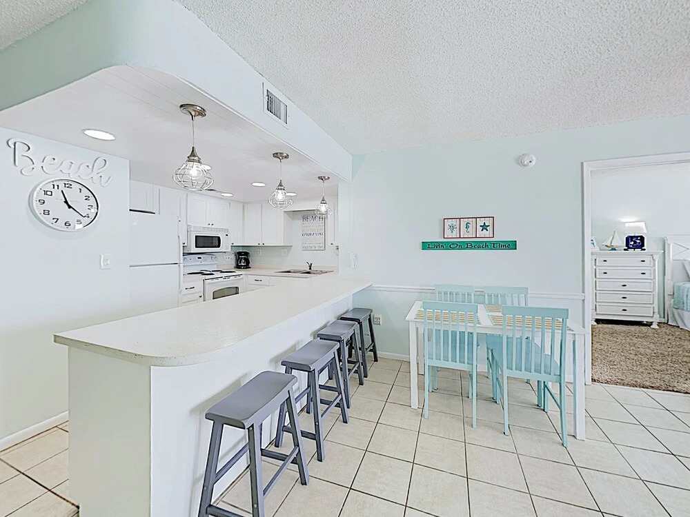 427 East Beach Blvd Condo #464 - 2 Br condo by RedAwning