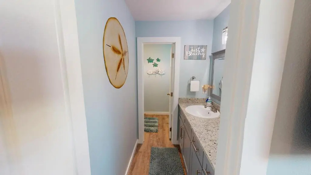 AH-B106 Completely Remodeled Ground Floor Condo, Overlooking PoolHot Tub
