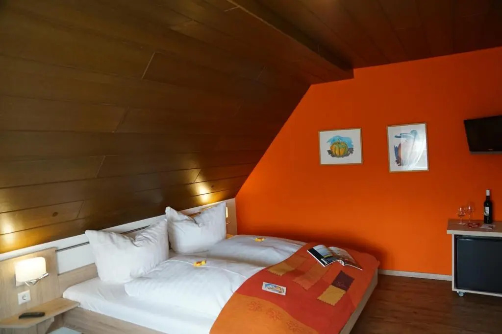 Gasthof zum Adler - Wahlwies-3 km z Bodensee Hotel geöffnet - Rest-Mo-Di-geschl