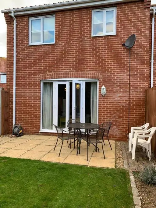 Cheerful 3 bedroom home close to beach and High St