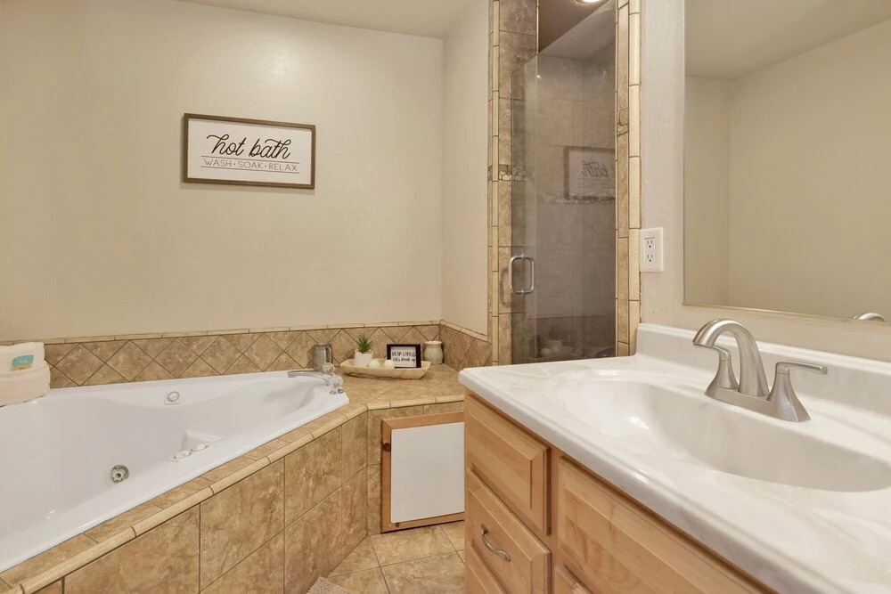 2130-bear City Ranch 4 Bedroom Home by Redawning