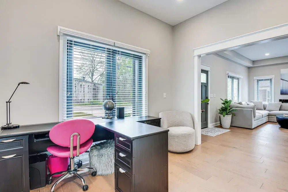 3 Mi to Mercedes-benz: Home w/ Office & Backyard!